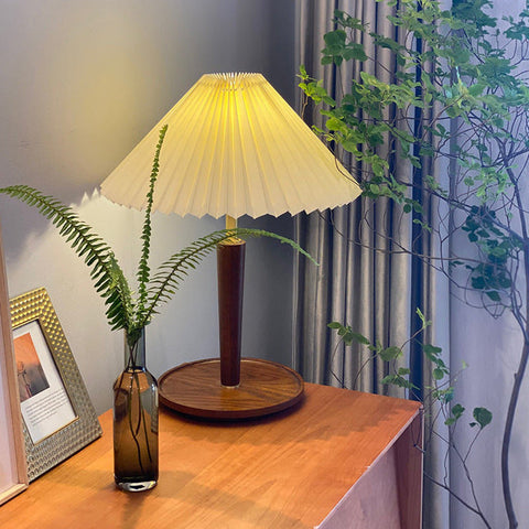 Vintage geplooide houten tafellamp