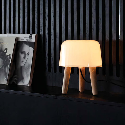 Melk tafellamp | Tijdloos design met verstelbare verlichting
