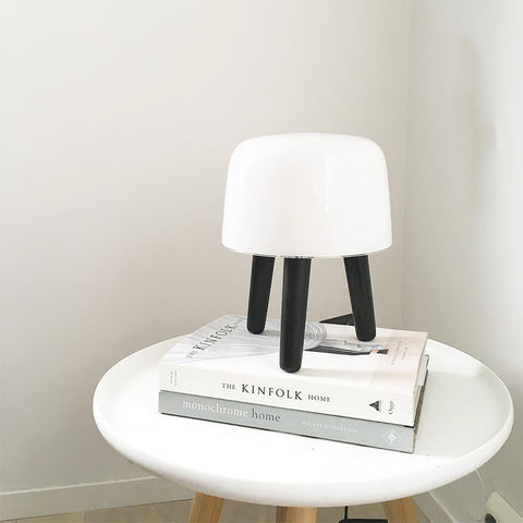 Melk tafellamp | Tijdloos design met verstelbare verlichting