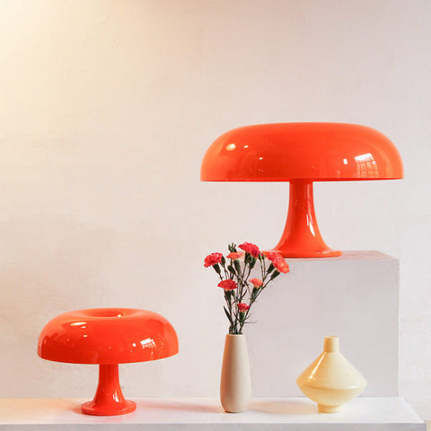 Minimalistische tafellamp in de vorm van een paddenstoel