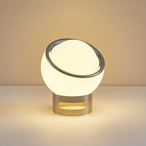 Franse Opaal Bauhaus Tafellamp | Minimalistisch Design | Elegante Glazen Kap voor Moderne Interieurs