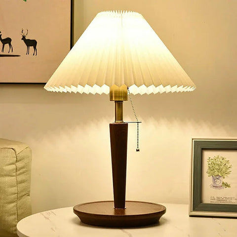 Vintage geplooide houten tafellamp