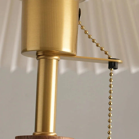 Vintage geplooide houten tafellamp